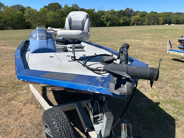 2015-aluma-craft-pro-175-aluminum-bass-boat-w/70-hp-yamaha-outboard-&-trailer-image-6