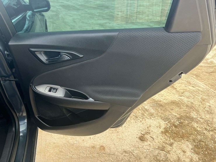2020-chevrolet-malibu-4-door-sedan-(140,570-miles)-image-17