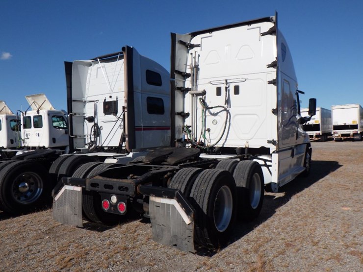 2017-freightliner-cascadia-125-image-8