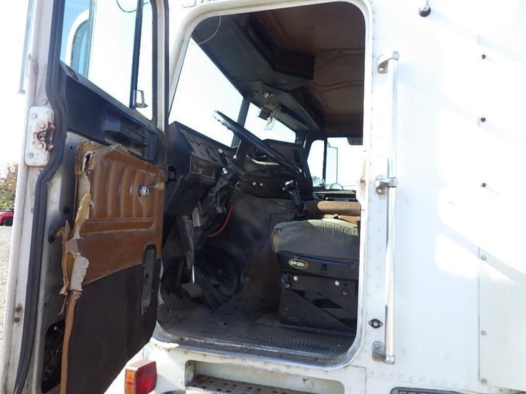 1991-freightliner-fla086-24'-t/a-cab-&-chassis-image-38