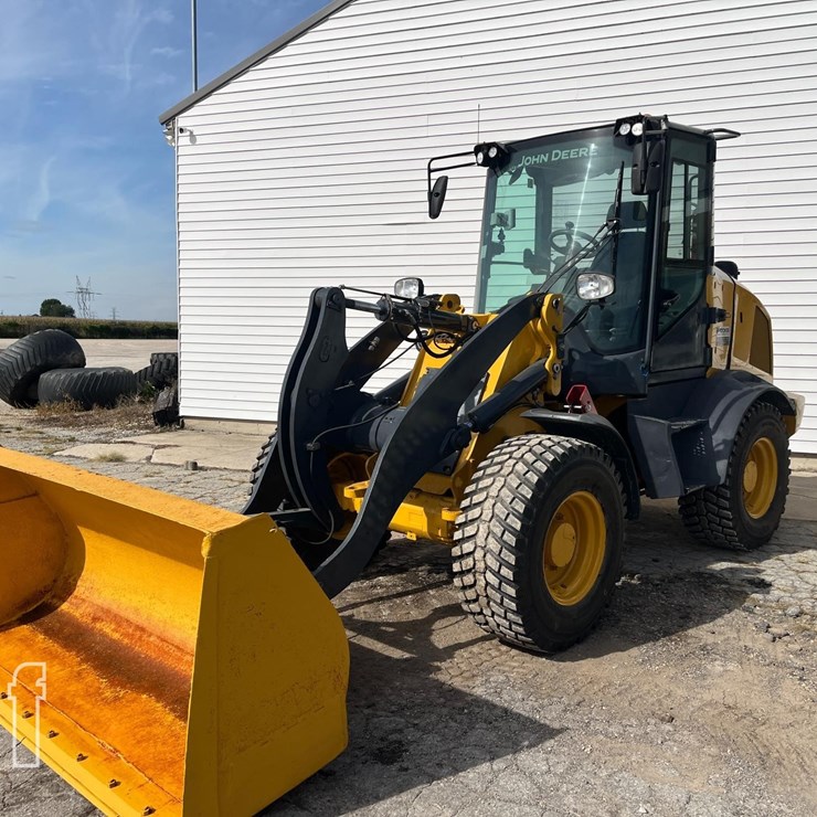 2021 DEERE 324L
