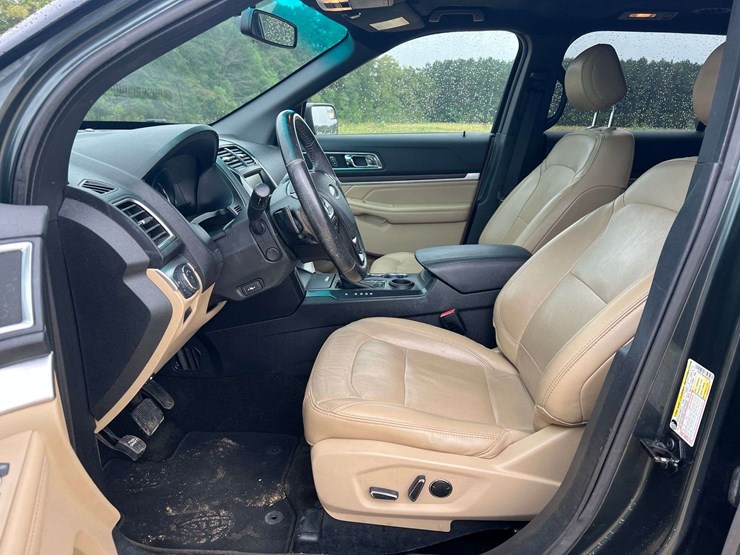 2016-ford-explorer-limited-image-10