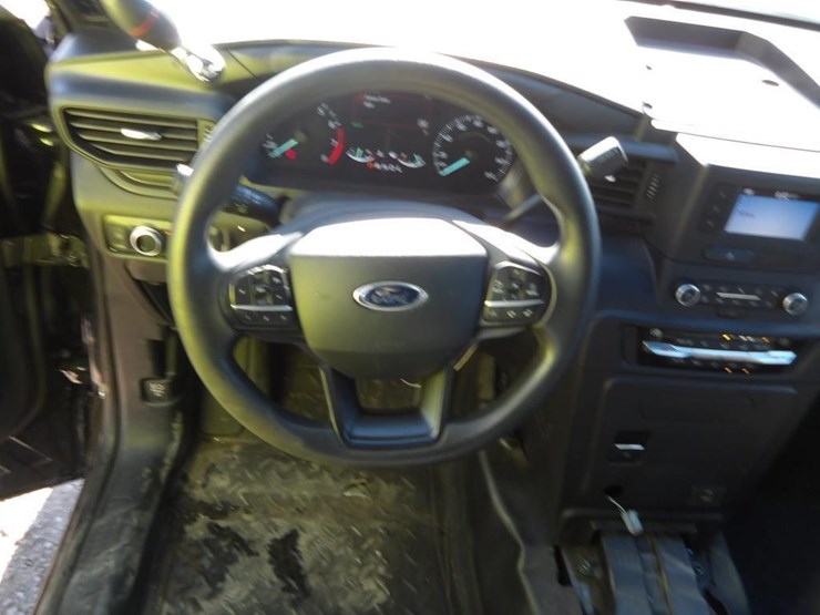 2020-ford-explorer-image-24