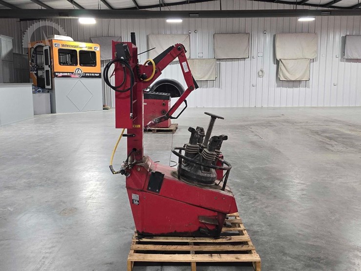 hunter-tc3250-table-less-pneumatic-tire-changer-image-6