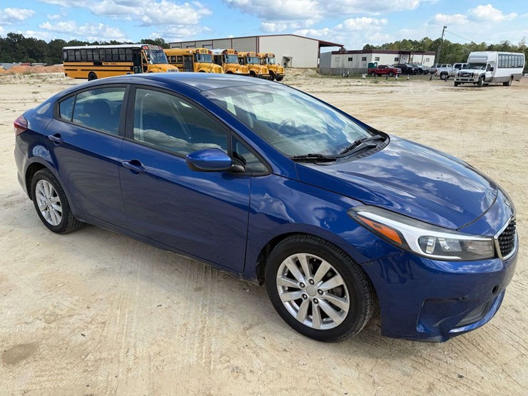 2017-kia-forte-4-door-sedan-(101,833-miles)-image-4