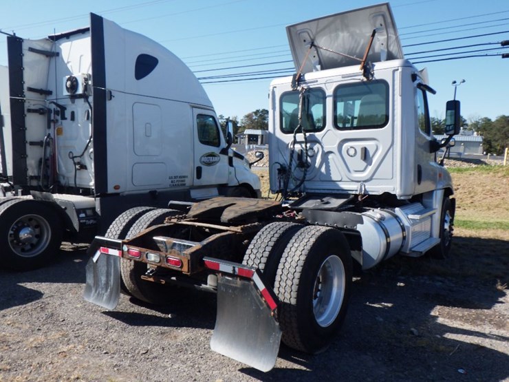 2018-freightliner-cascadia-125-image-5