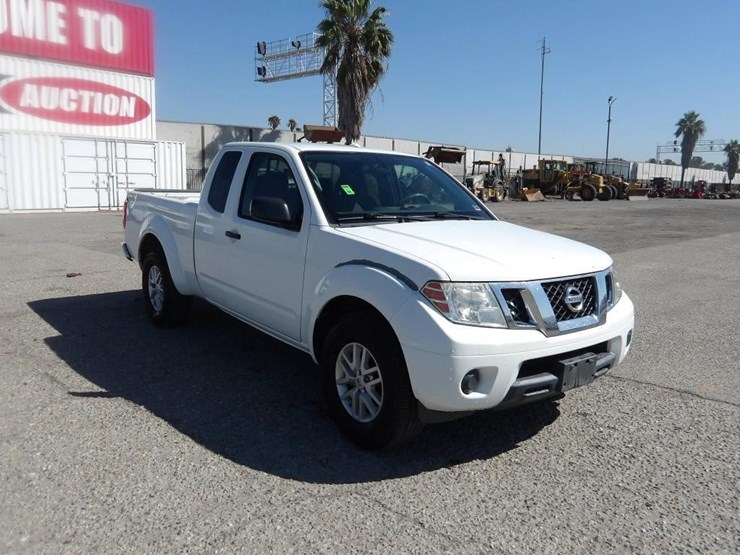 2018-nissan-frontier-sv-image-2