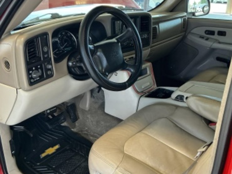 2002-chevrolet-tahoe-image-20