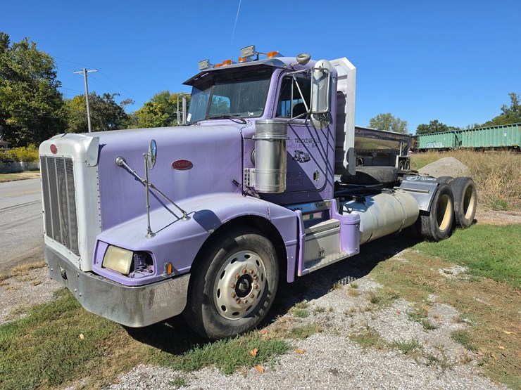 1996-peterbilt-377-image-3