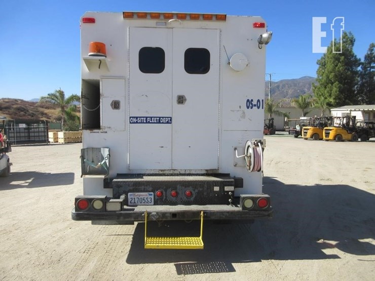 2003-ford-f550-image-10