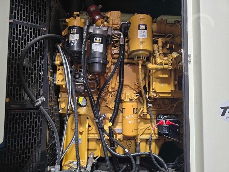 2014-caterpillar-xq200-2-image-15