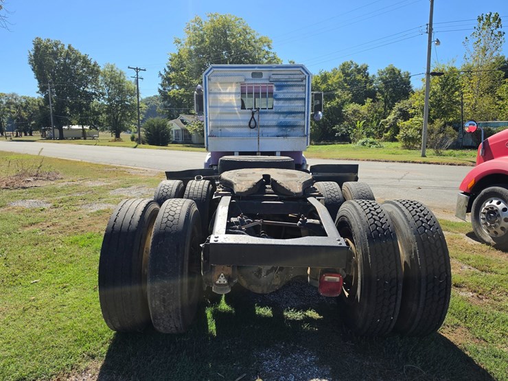 1996-peterbilt-377-image-10