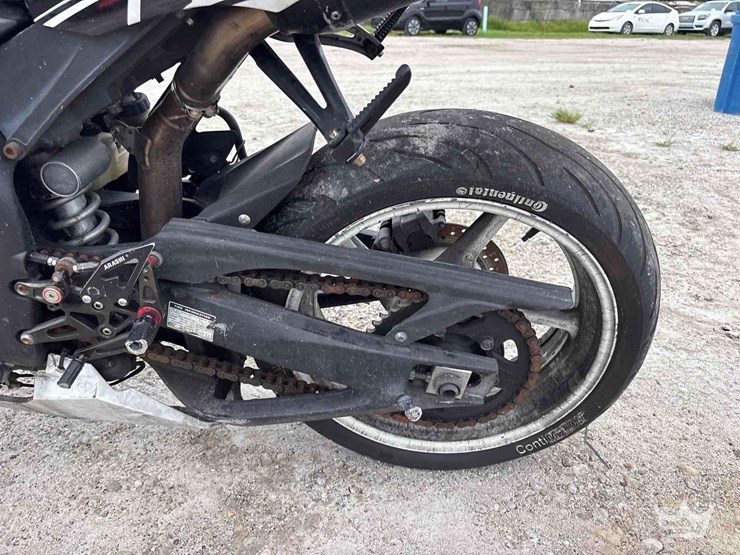 2006-yamaha-yzf-r1-motorcycle-image-7
