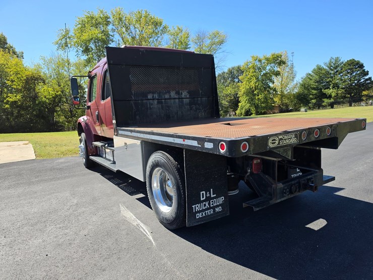 2007-freightliner-m2-106-image-9