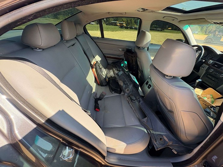 2007-bmw-335i-4-door-sedan-image-16