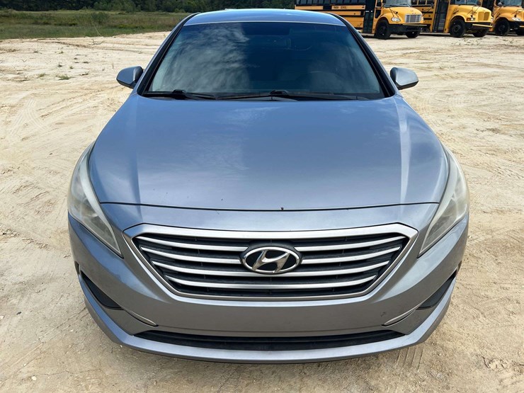 2017-hyundai-sonata-4-door-sedan-(165,391-miles)-image-5