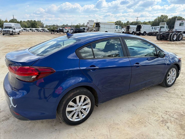 2017-kia-forte-4-door-sedan-(101,833-miles)-image-3