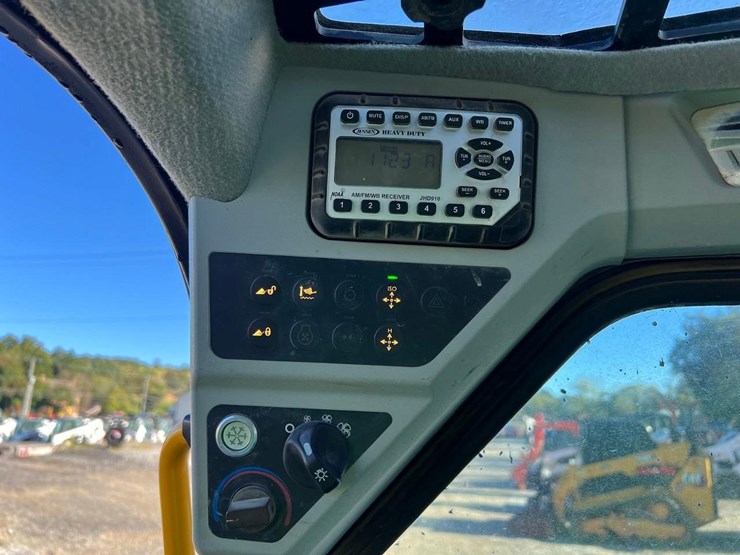 2019-jcb-270t-image-16