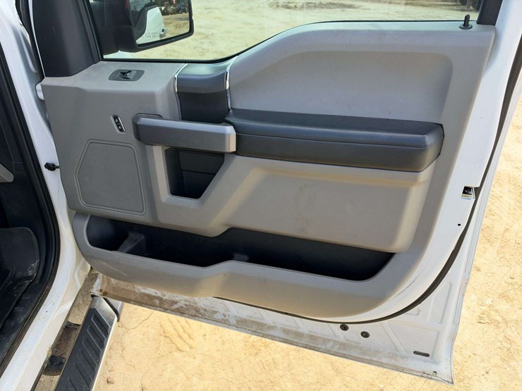 2019-ford-f150-xlt-image-17