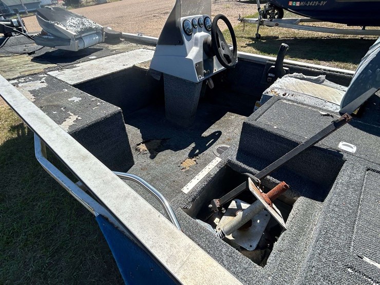 1994-bass-tracker-tx17-aluminum-bass-boat-w/-40-hp-mercury-&-trailer-image-13