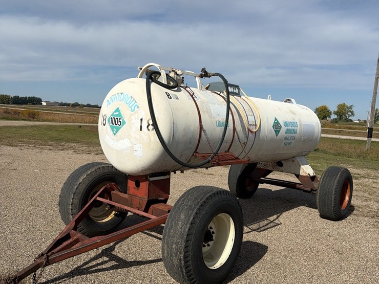 11-18-1450-gallon-nh3-tank,-16.5---22.5-tires-image-1