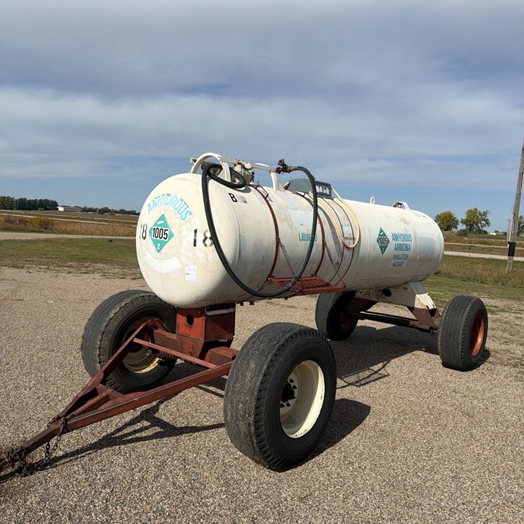 11-18 1450 gallon NH3 tank, 16.5 - 22.5 tires