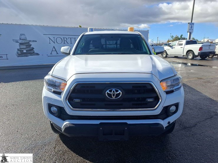2016-toyota-tacoma-image-2