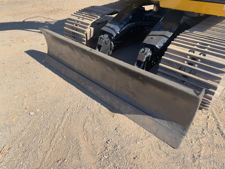 2010-deere-135d-image-17