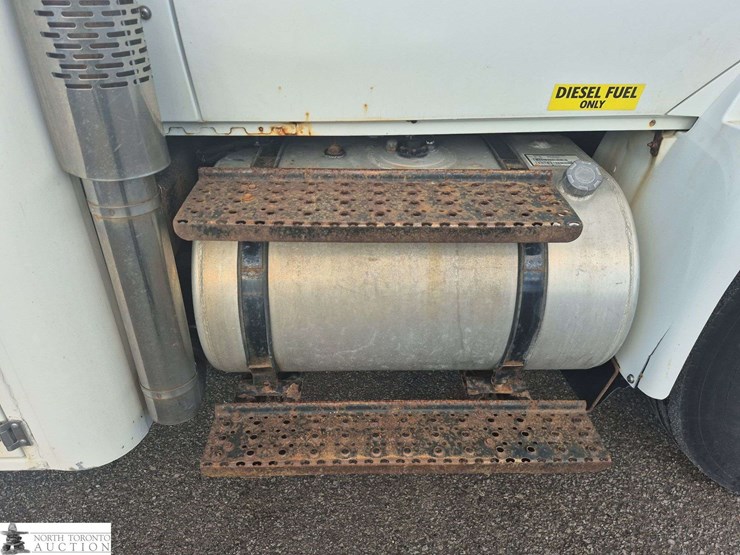 2009-international-durastar-4300-image-37
