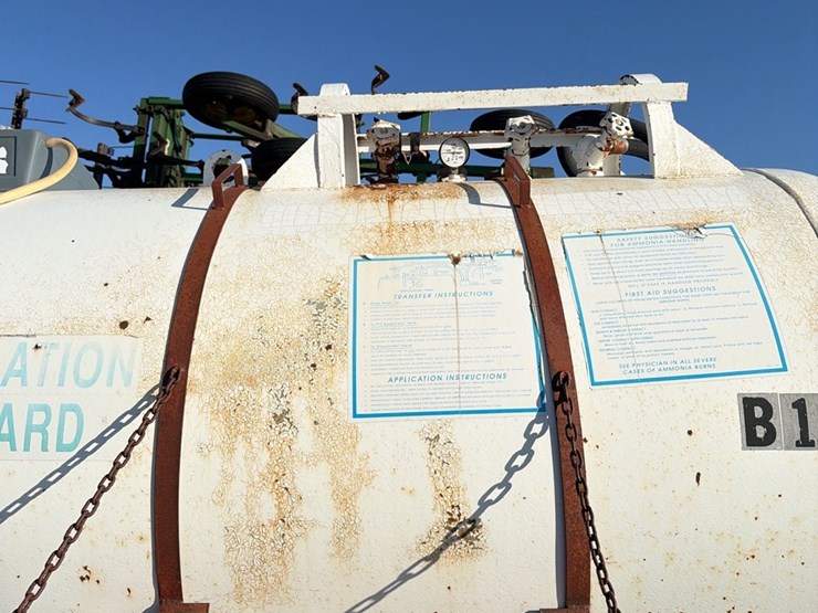 11-8--1450-gallon-nh3-tank,-16.5---22.5-tires-image-11