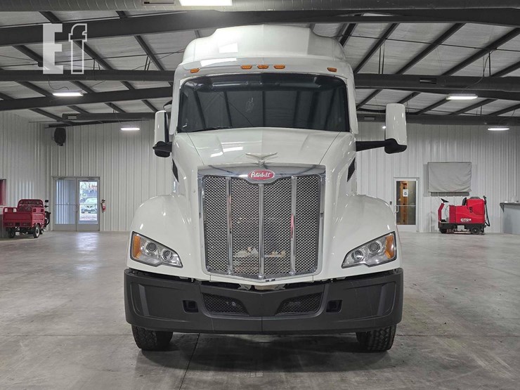 2024-peterbilt-579-image-7