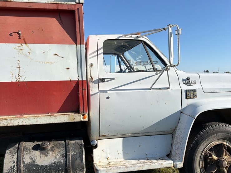 1973-tag-tandem-366-5+2,-motor-has-very-low-miles,-good-power,-roll-tarp,-truck-runs-and-operates-good-image-35