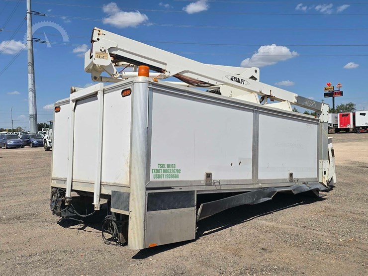 versalift-sst40ne-01-image-1