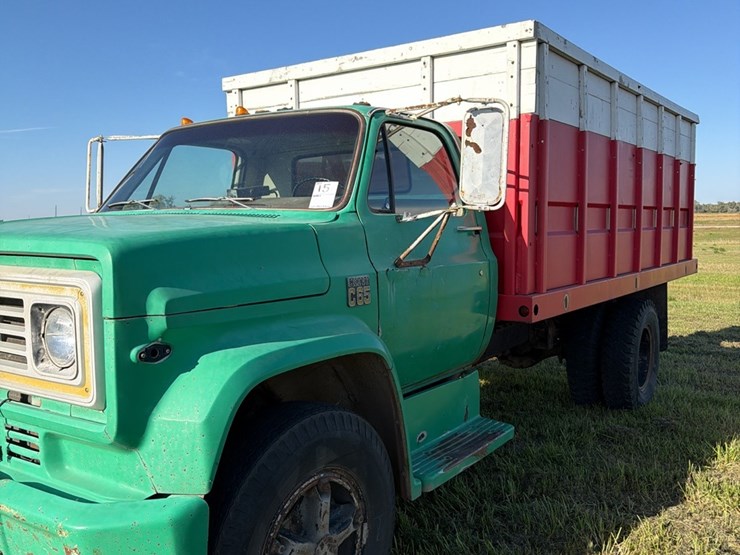 1975-single-axle-366-4+2,-box-&-hoist,-starts,-runs,-operates-as-it-should-image-6