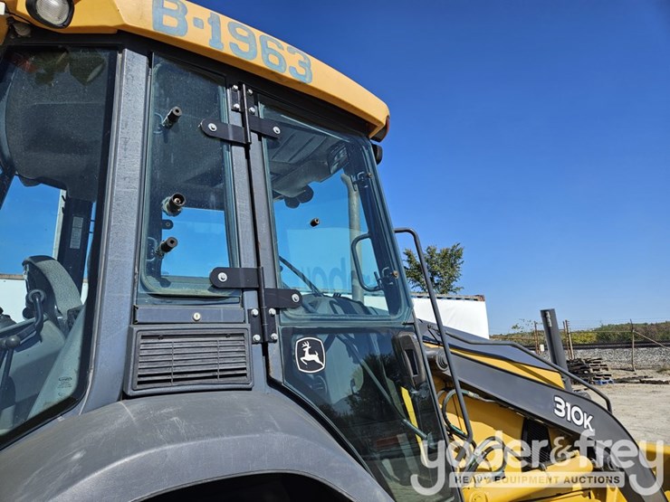2013-deere-310k-image-34
