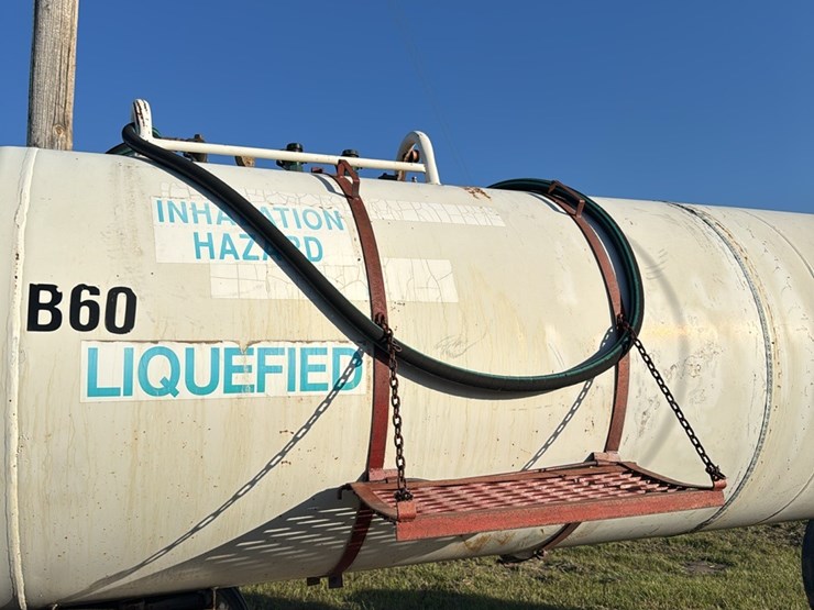11-19-1450-gallon-nh3-tank,-16.5l---16.1-tires-image-6