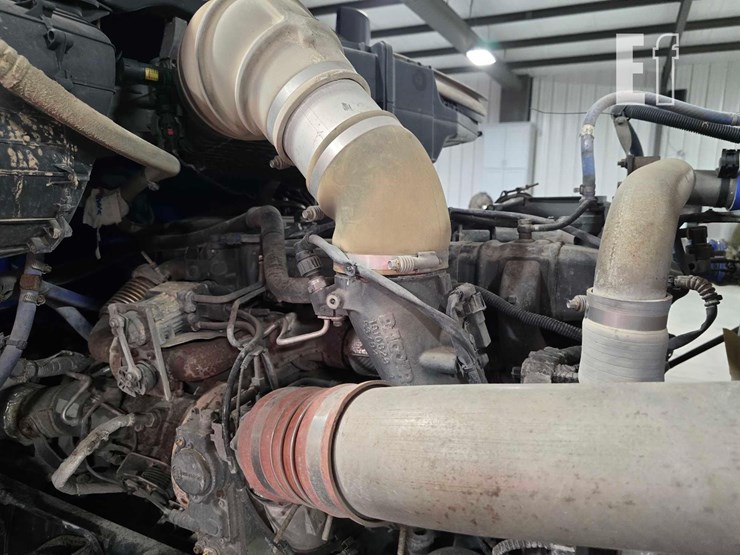 2017-peterbilt-579-image-23