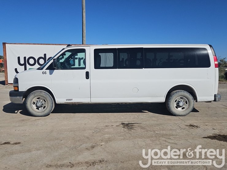 2017-chevrolet-3500-image-3