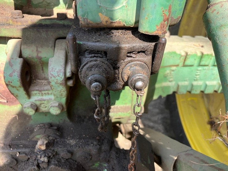 john-deere-3010-image-7