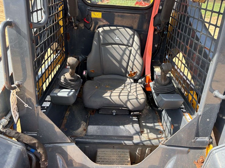2021-john-deere-318-image-7