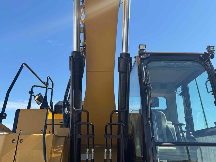 2019-caterpillar-325flcr-image-12