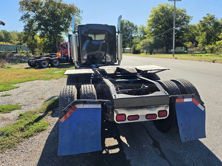 1999-peterbilt-379-image-12
