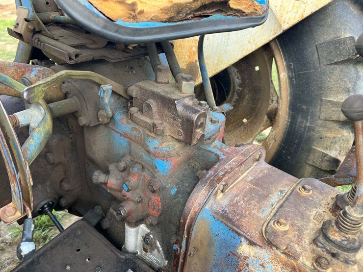 ford-4000-image-29