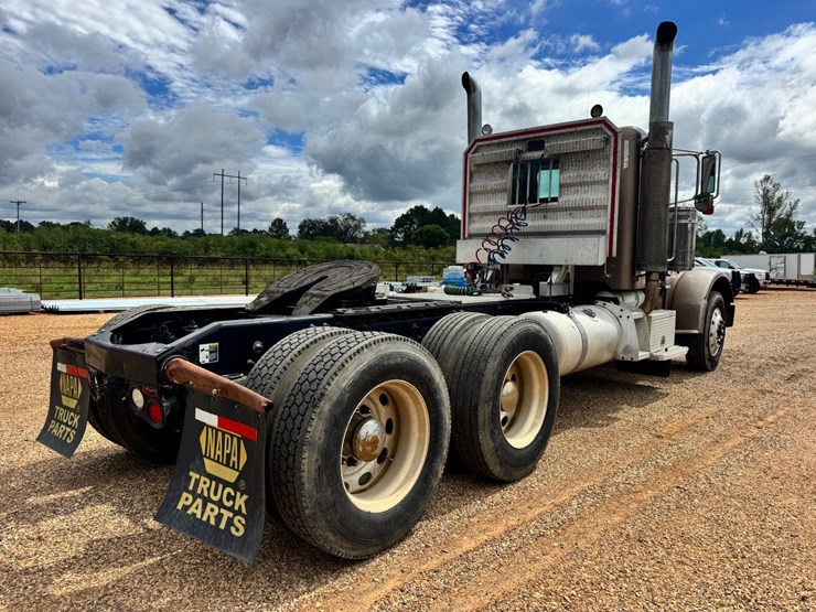 2008-peterbilt-389-image-5
