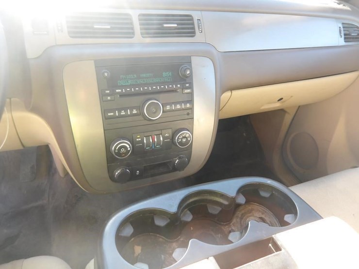 2014-chevrolet-tahoe-image-16