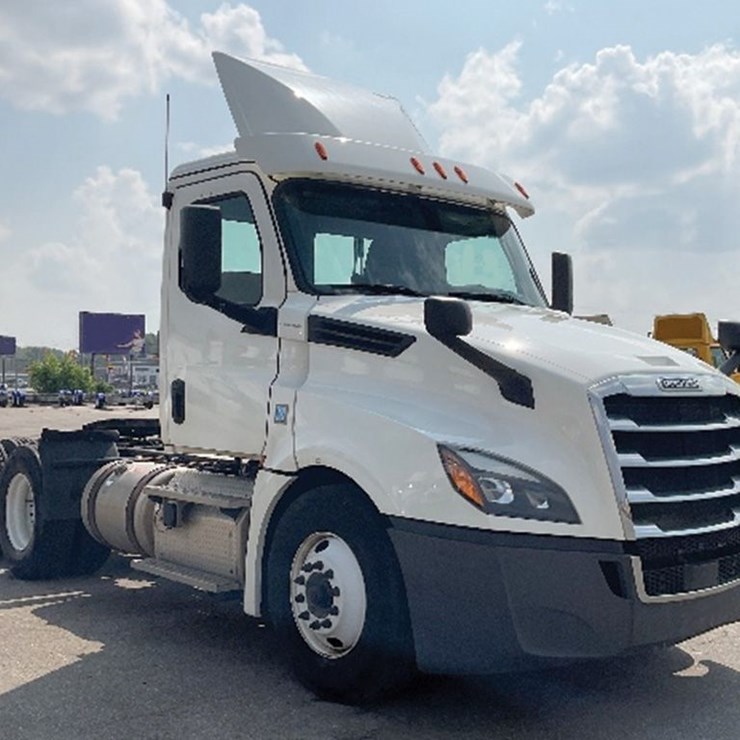 2019 FREIGHTLINER CASCADIA 126