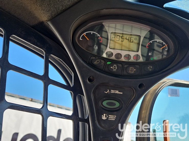 2022-bobcat-t870-image-31