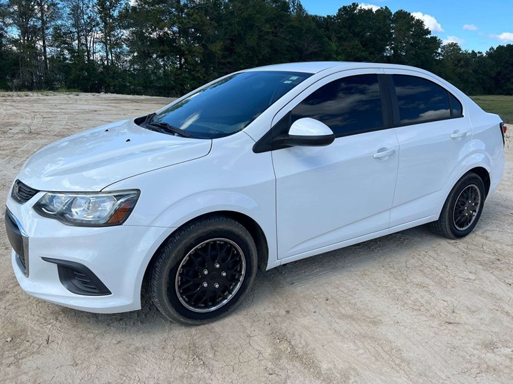 2019-chevrolet-sonic-4-door-sedan-(117,687-miles)-image-1