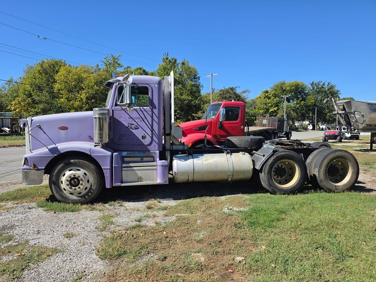 1996-peterbilt-377-image-5