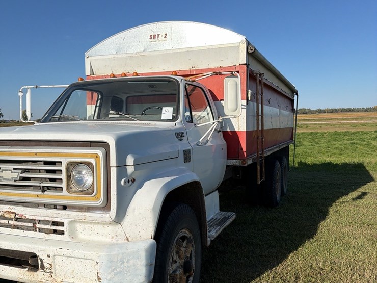 1973-tag-tandem-366-5+2,-motor-has-very-low-miles,-good-power,-roll-tarp,-truck-runs-and-operates-good-image-6